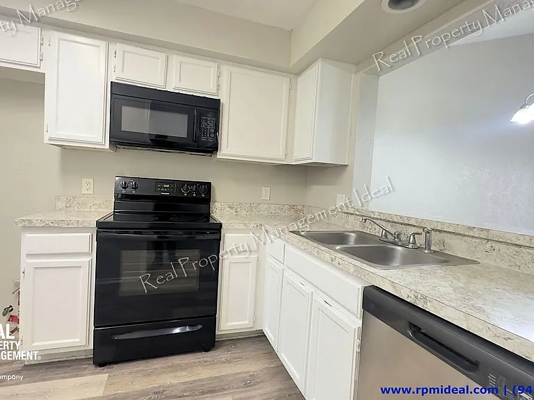 9601 Forest Ln #323 — Photo 8