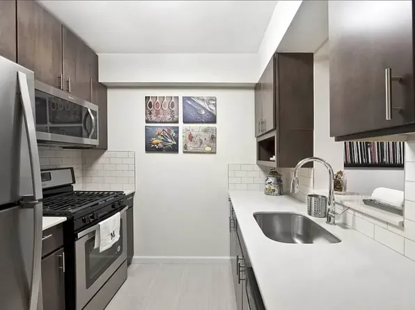 2763 Morris Avenue image 1 of 6