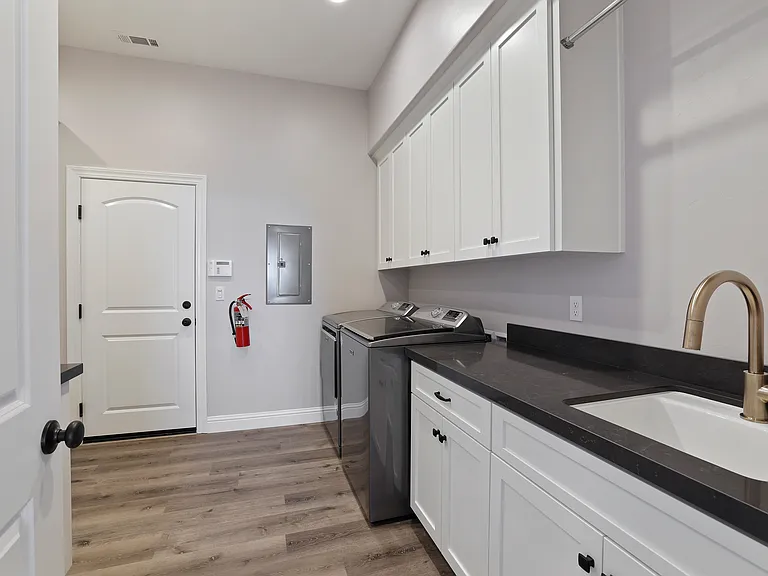 9403 E Jahant Rd — Photo 20