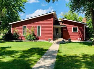 909 Dolores Dr, West Fargo, ND 58078