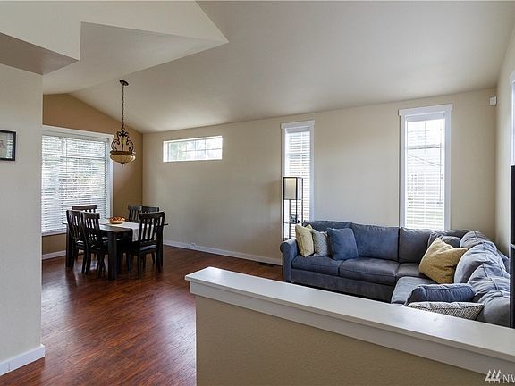 3rd image of 9309 Vancouver Dr SE