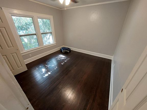 4th image of 222 21st Ave S