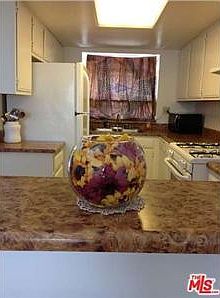 3rd image of 620 W Hyde Park Blvd Unit 208