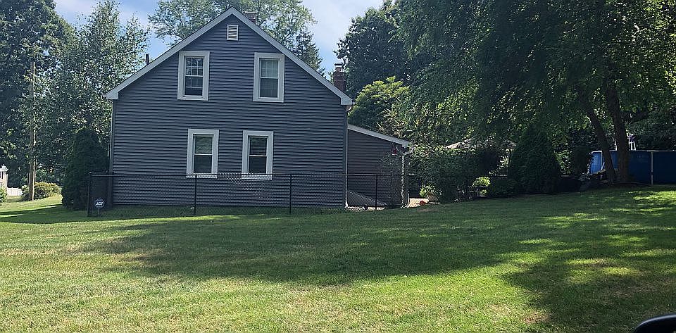 2nd image of 2849 Main St