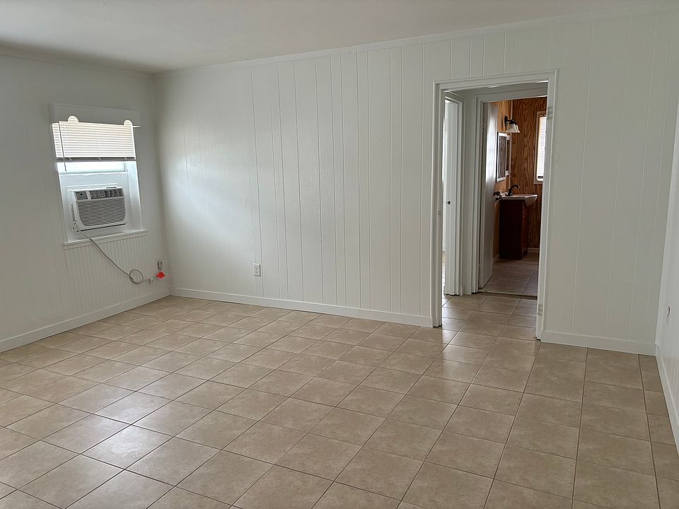 2nd image of 910 2nd St N APT 10