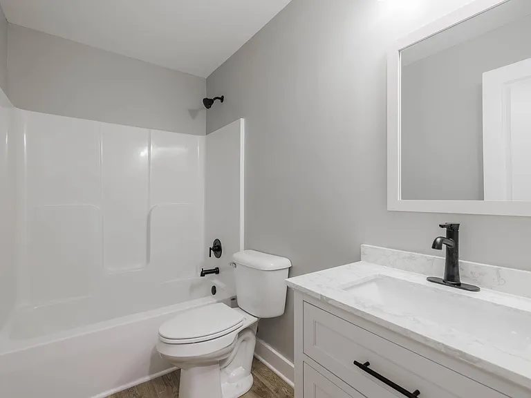 660 Fargo St — Photo 6