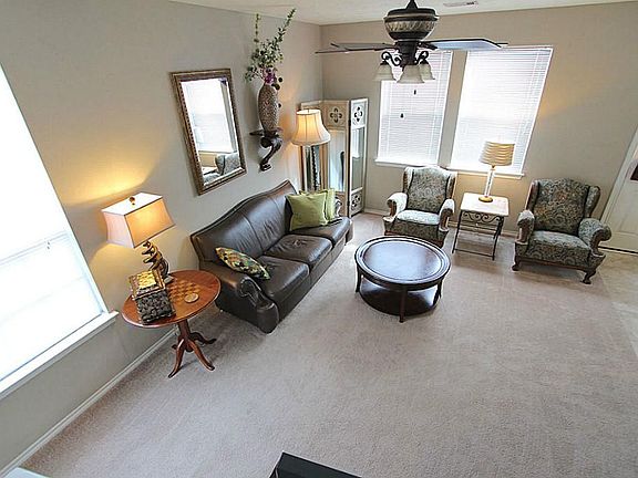 LOTS OF NATURAL SUNLIGHT