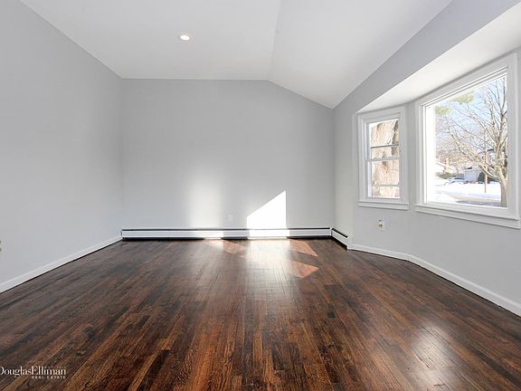4th image of 6 Hampshire Dr