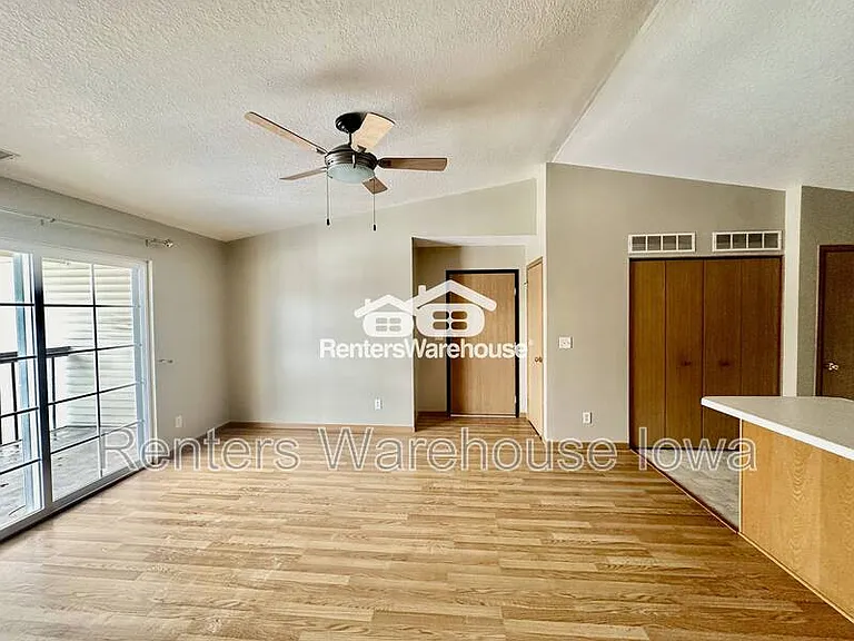 5924 Sutton Pl #10 — Photo 8