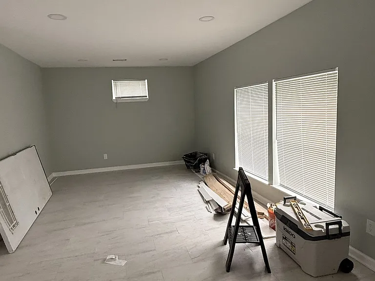 755 Pendleton St — Photo 3