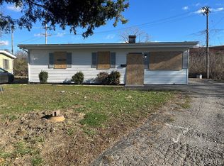 500 Saint Barbara Ln, Cahokia, IL