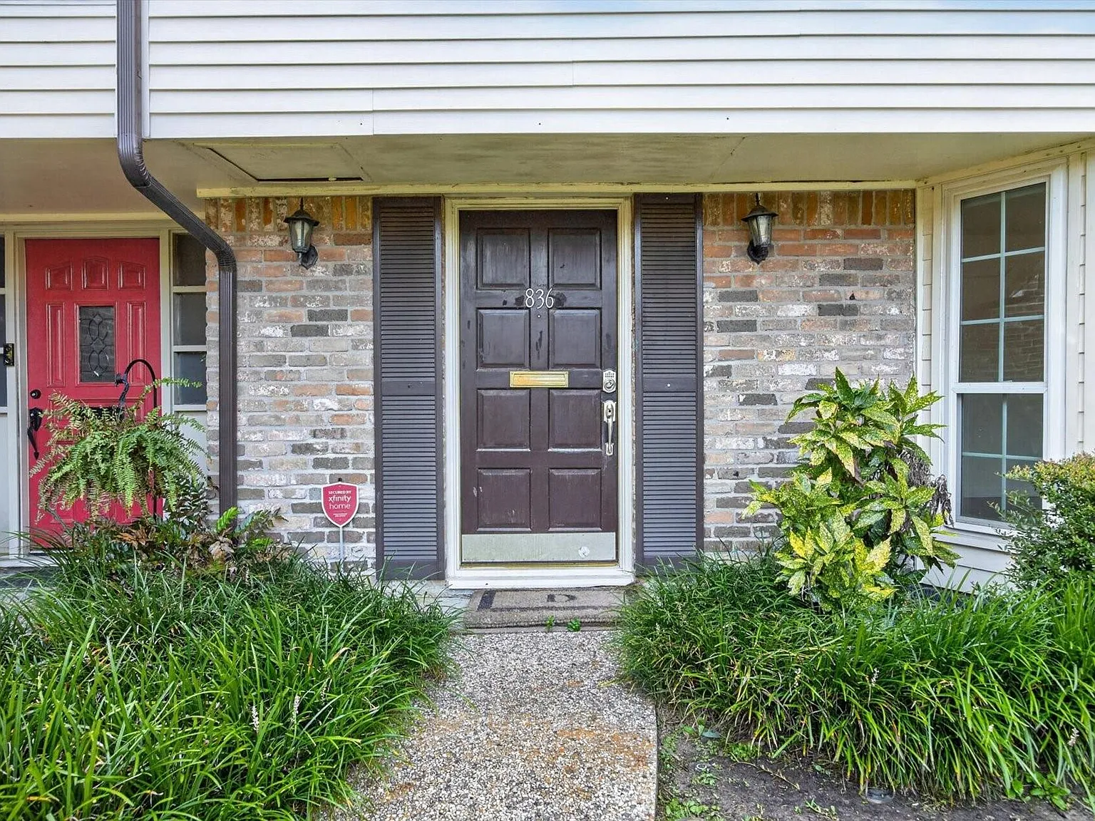 3 bed, 2.5 bath, 2056 sqft, $2,600 — Photo 2