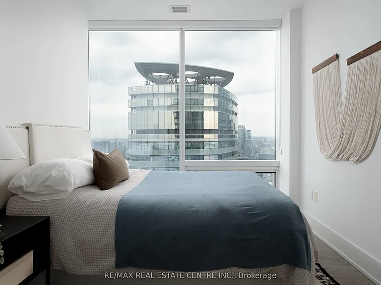 10 York St #6210 — Photo 25