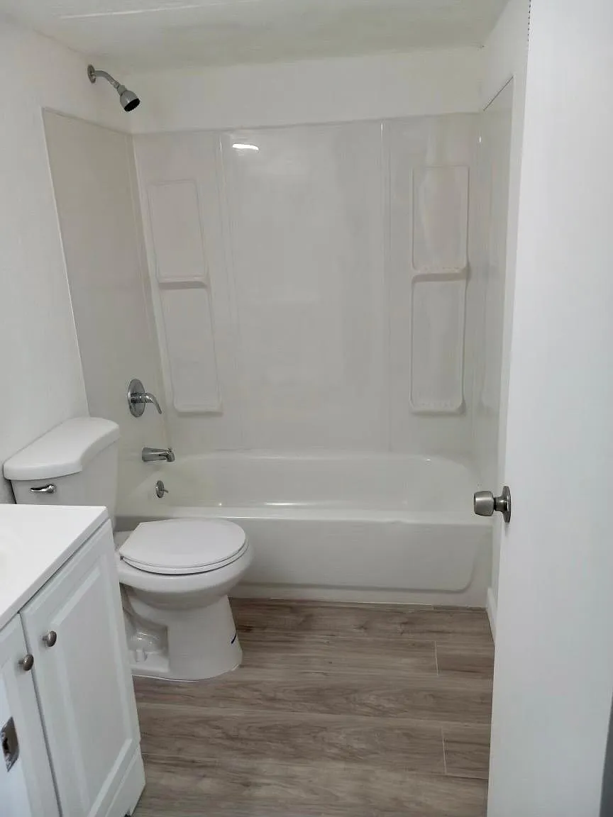 625 S Royal Crest Cir — Photo 4