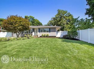 17 Floral Ln, Saint James, NY 11780