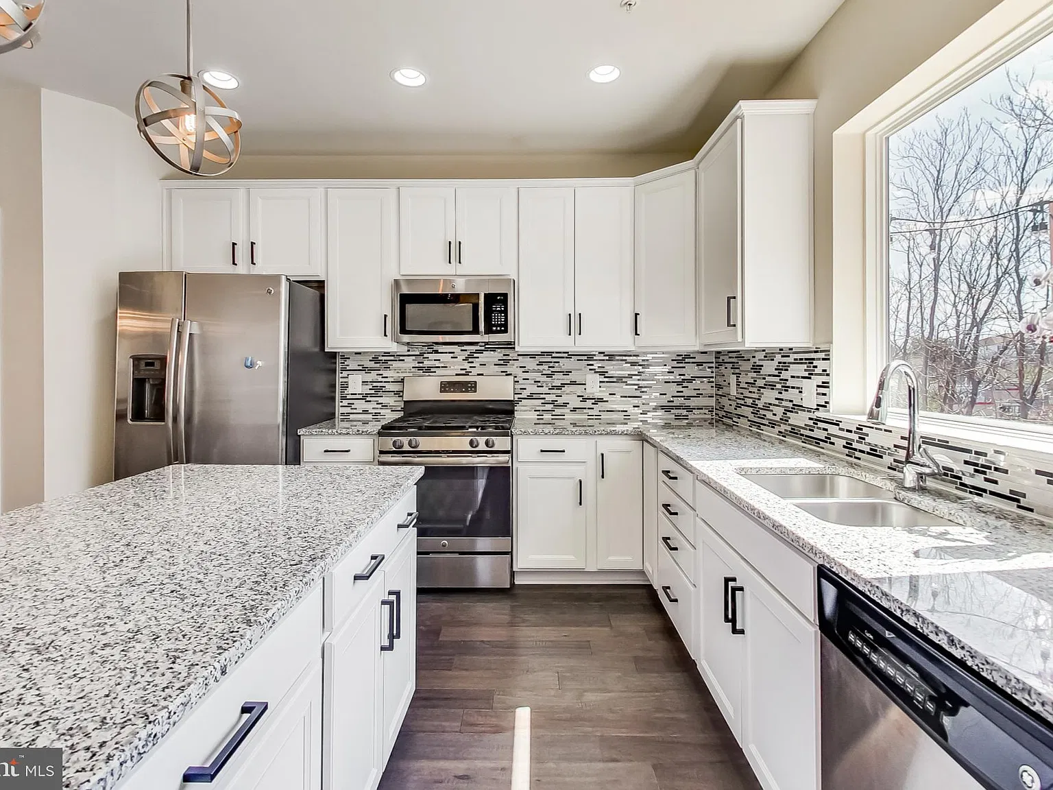 3 bed, 3.5 bath, 2250 sqft, $3,000 — Photo 4