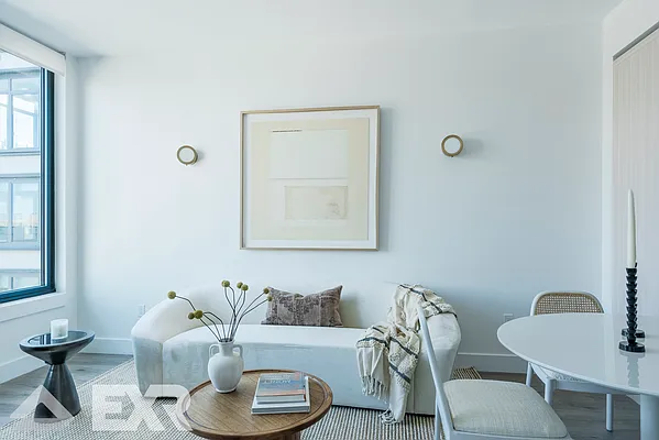 Rented by EXR | media 25