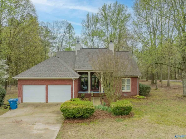 1010 Dana Dr SE, Arab, AL 35016