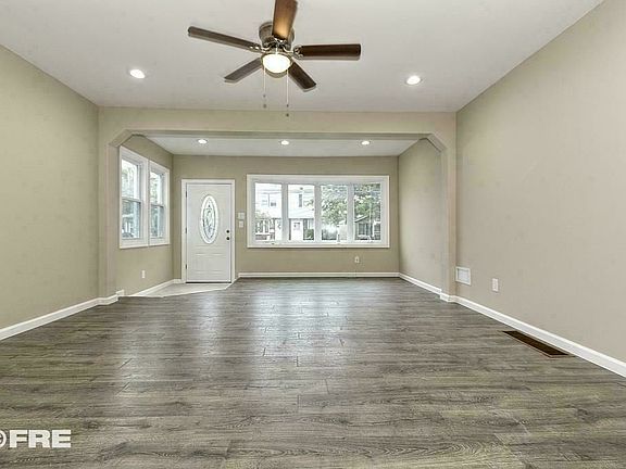 5th image of 1372 E 59th St