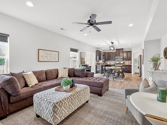 3rd image of 3847 Faithway Dr