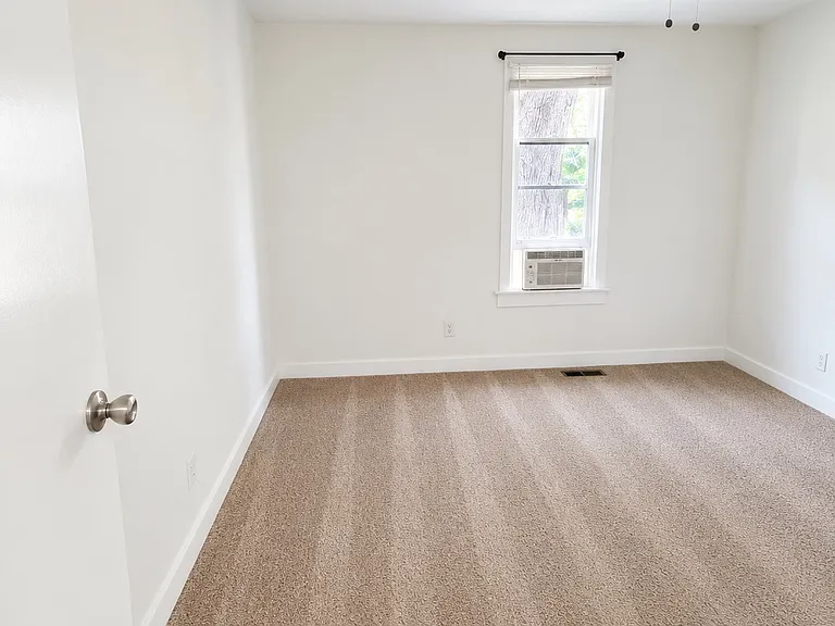 325 S 2nd St #204 — Photo 8