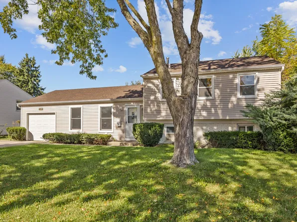 410 N Braintree Dr, Schaumburg, IL 60194