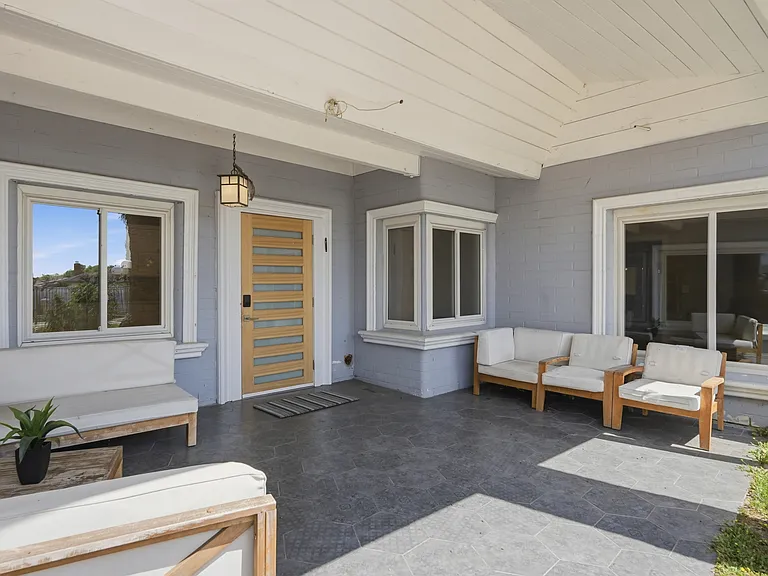 8647 Corbin Ave — Photo 3
