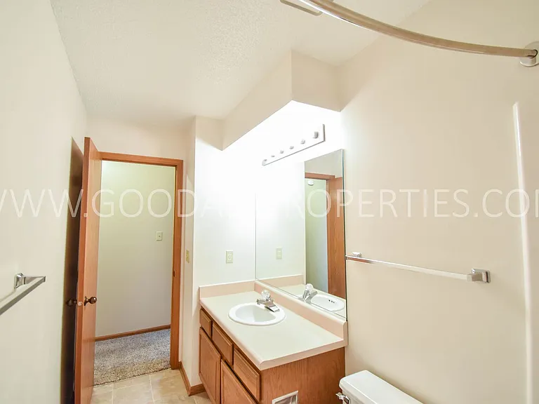 1104 Prairie View Dr — Photo 21