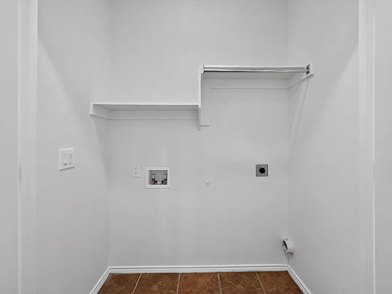 2201 Stoneleigh Pl — Photo 11