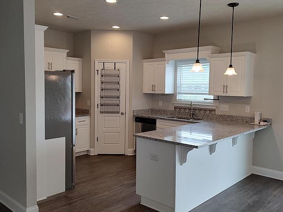 5th image of 85 Orchard Cir