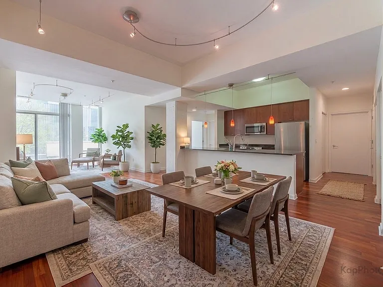 1720 Oak Ave #201 — Photo 5