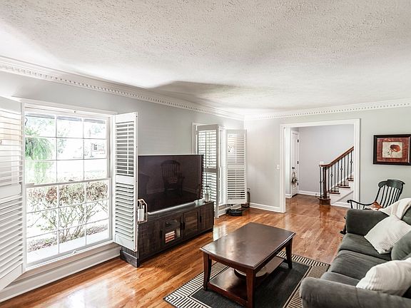 4th image of 103 Longview Rdg