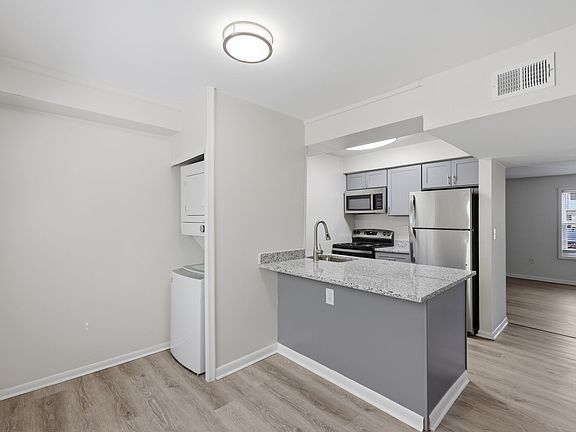 4th image of 600 Winston Churchill Dr APT 08I