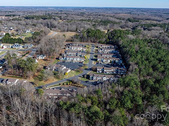 3rd image of 3239 White Oak Ct