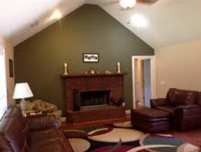 4th image of 453 Lee Road 636