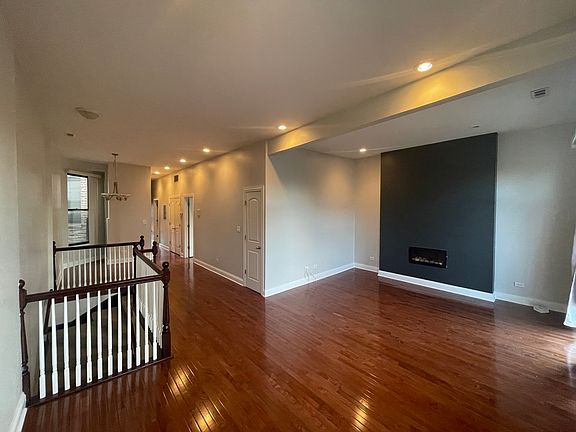 4th image of 469 E Bowen Ave Unit 2