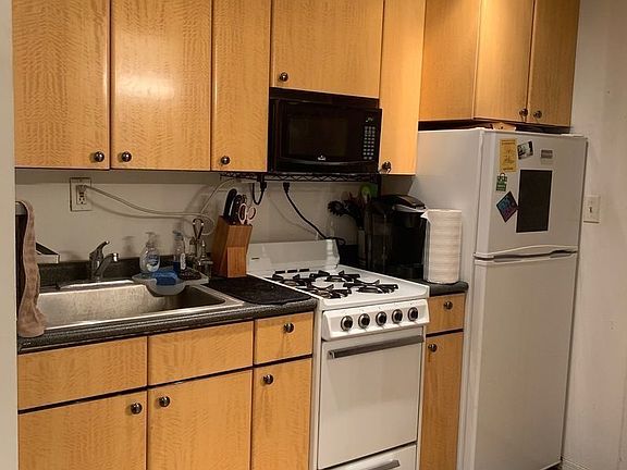 2nd image of 530 W 47th St #66A