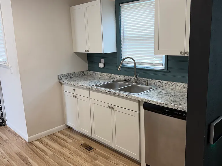 3612 Essex Cir — Photo 2