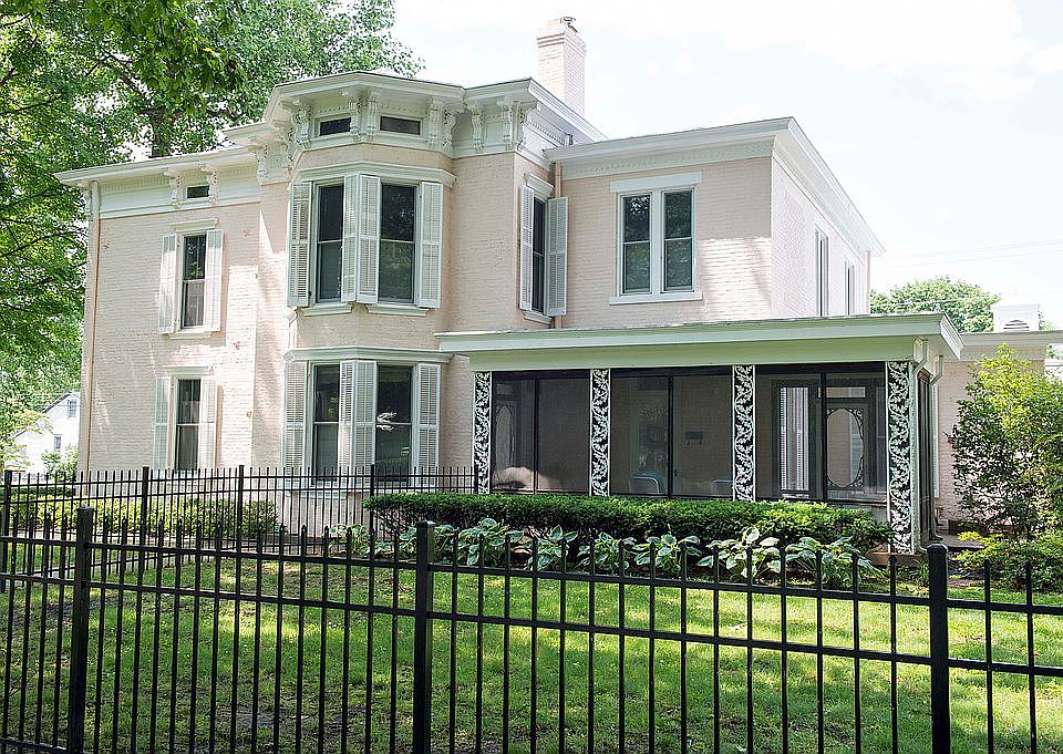 Screened-in Porch