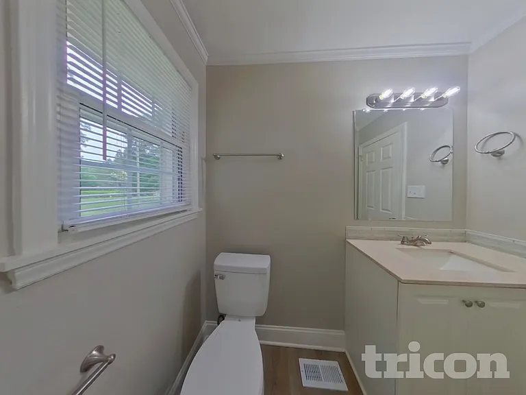 7511 Monroe Rd — Photo 15