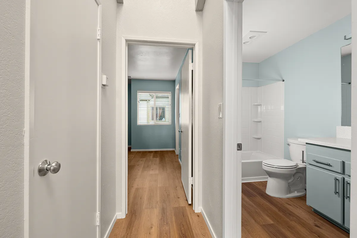 Building Photo - 430 Linden Dr #3