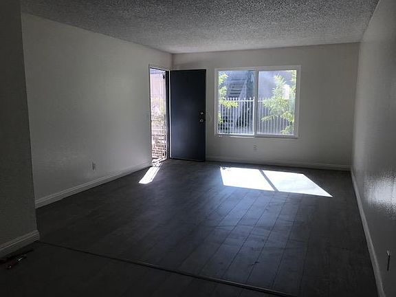 4th image of 1206 Oxford Dr APT B