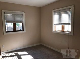 303 S 6th St, Fairfield, IA