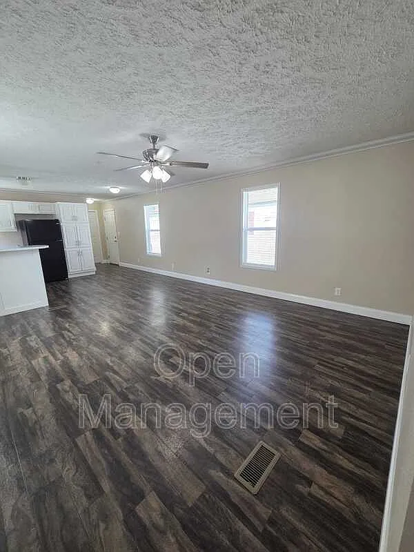 3 bed, 2.0 bath, 1152 sqft, $1,299 — Photo 4