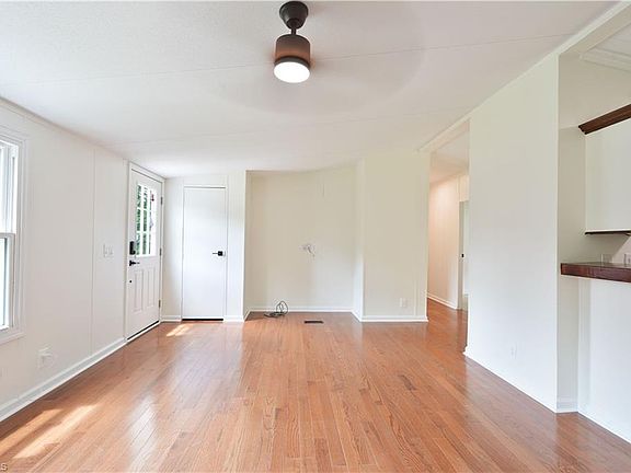 5th image of 225 Beacon Ridge Rd
