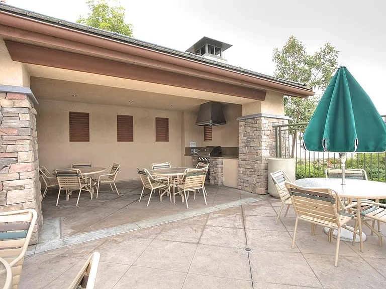 1071 Greenway Rd — Photo 32