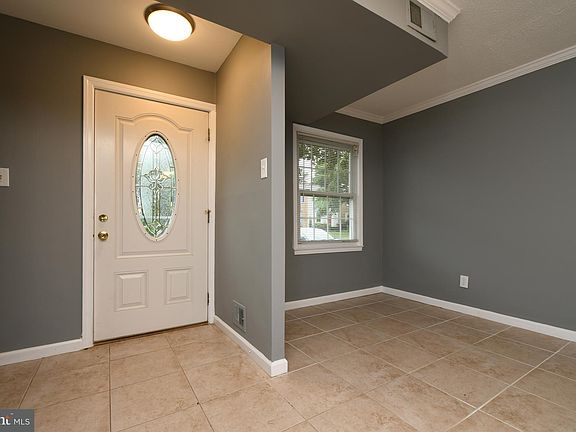 2nd image of 14820 Haymarket Ln