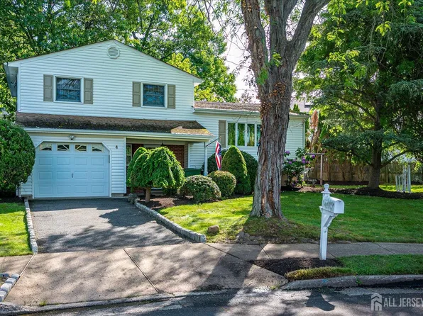 4 Augusta Ct, Edison, NJ 08820