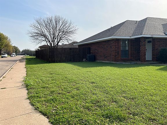 2nd image of 514 Amber Ln