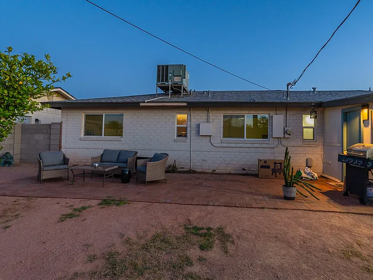 4724 E Polk St — Photo 43